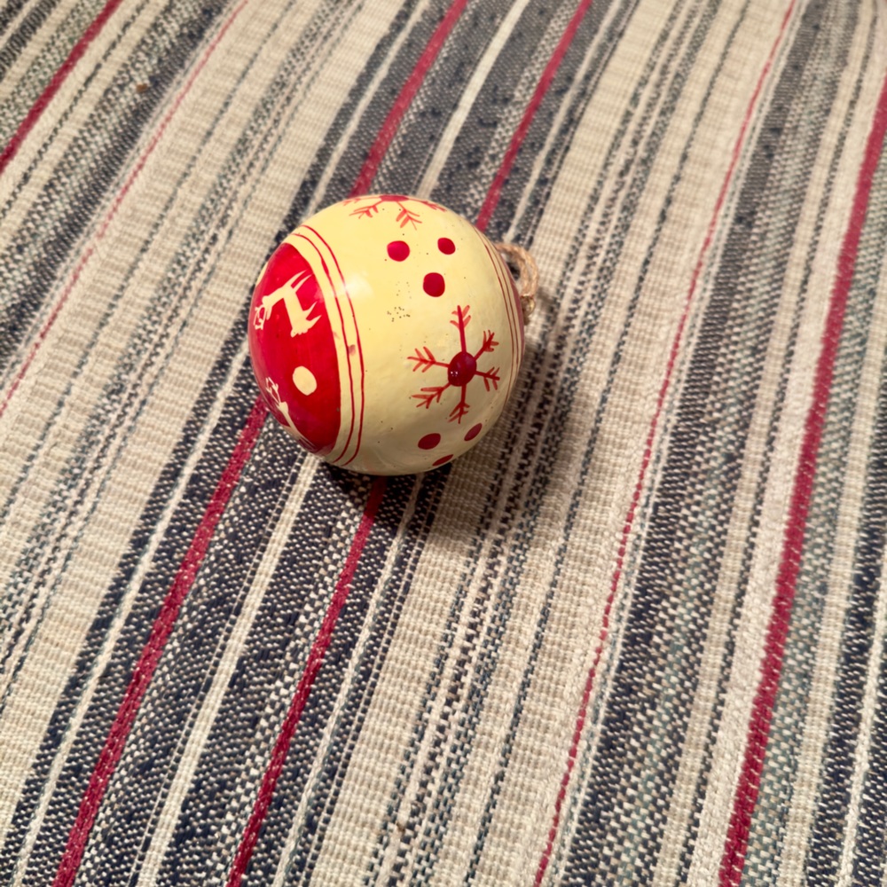 VINTAGE Wooden 3” Hand Painted Farmhouse Christmas Tree Ornament Rustic Ball - Picture 3 of 5
